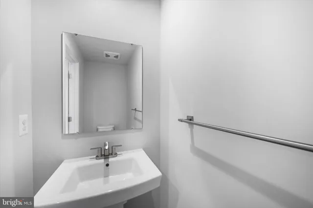 $3,200 | 42530 Invergordon Terrace, Sterling, VA 20166