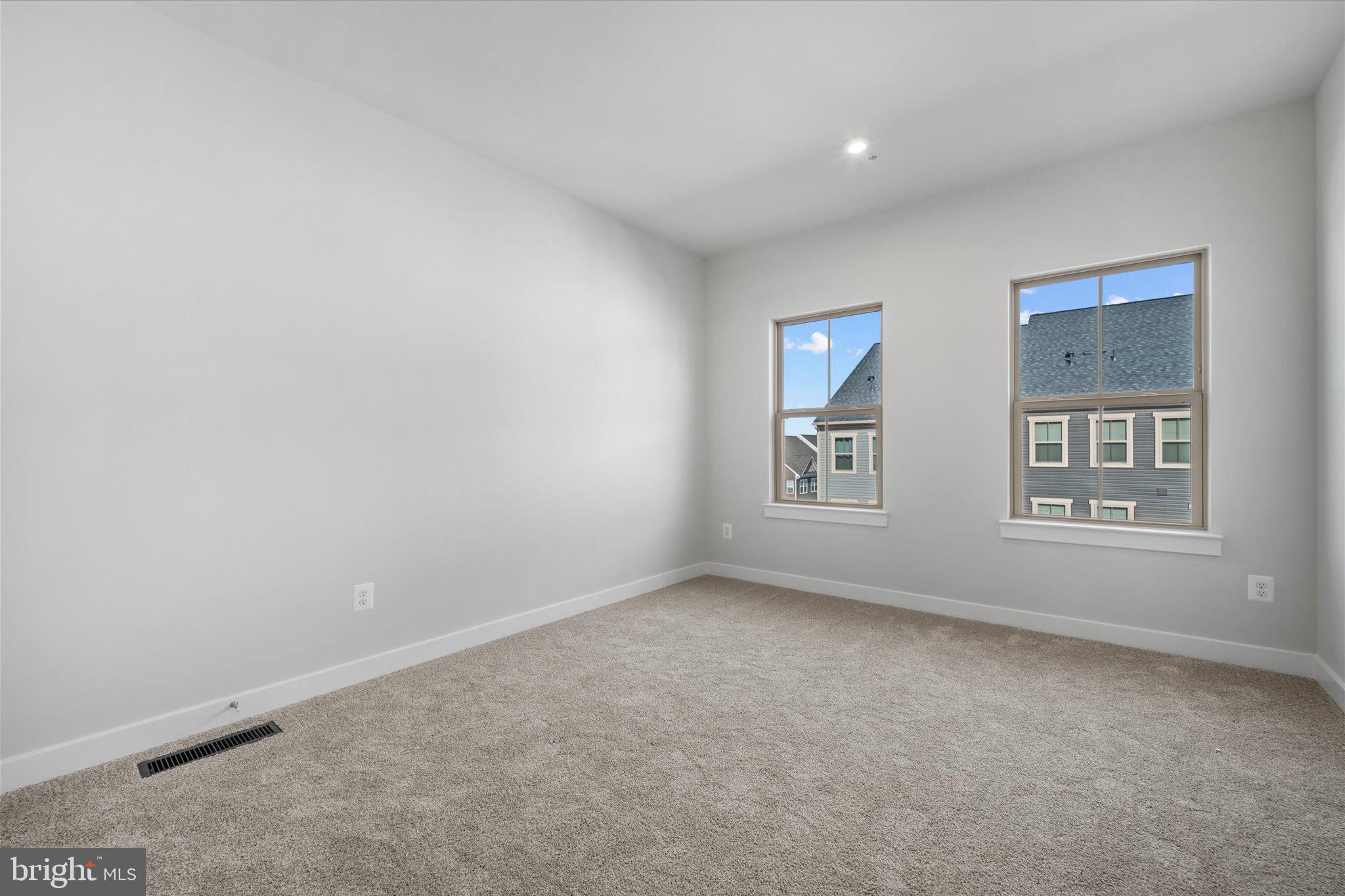 42530 Invergordon Terrace Sterling, VA 20166 - Photo 26 of 39 an empty room with a window