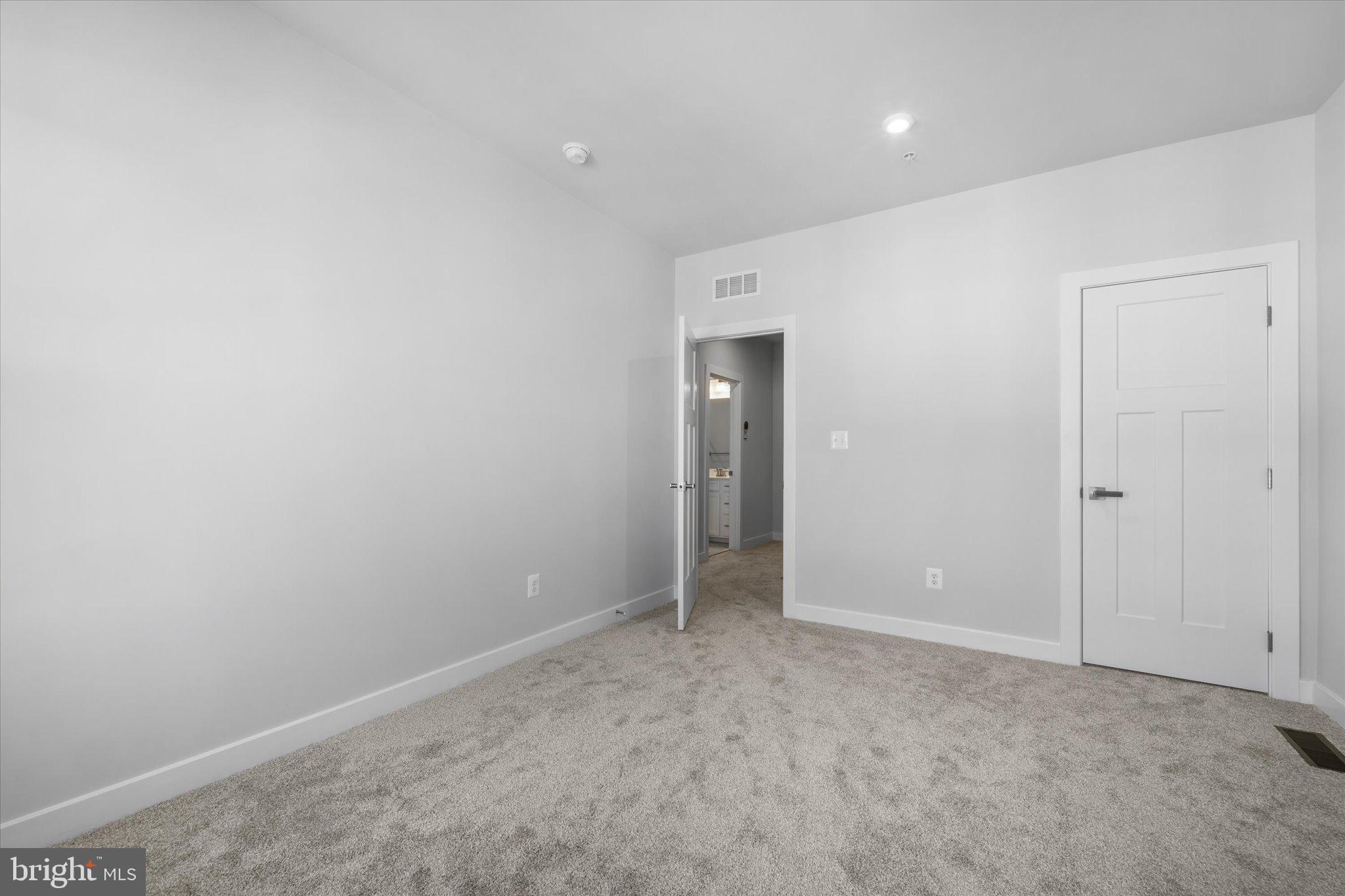 42530 Invergordon Terrace Sterling, VA 20166 - Photo 27 of 39