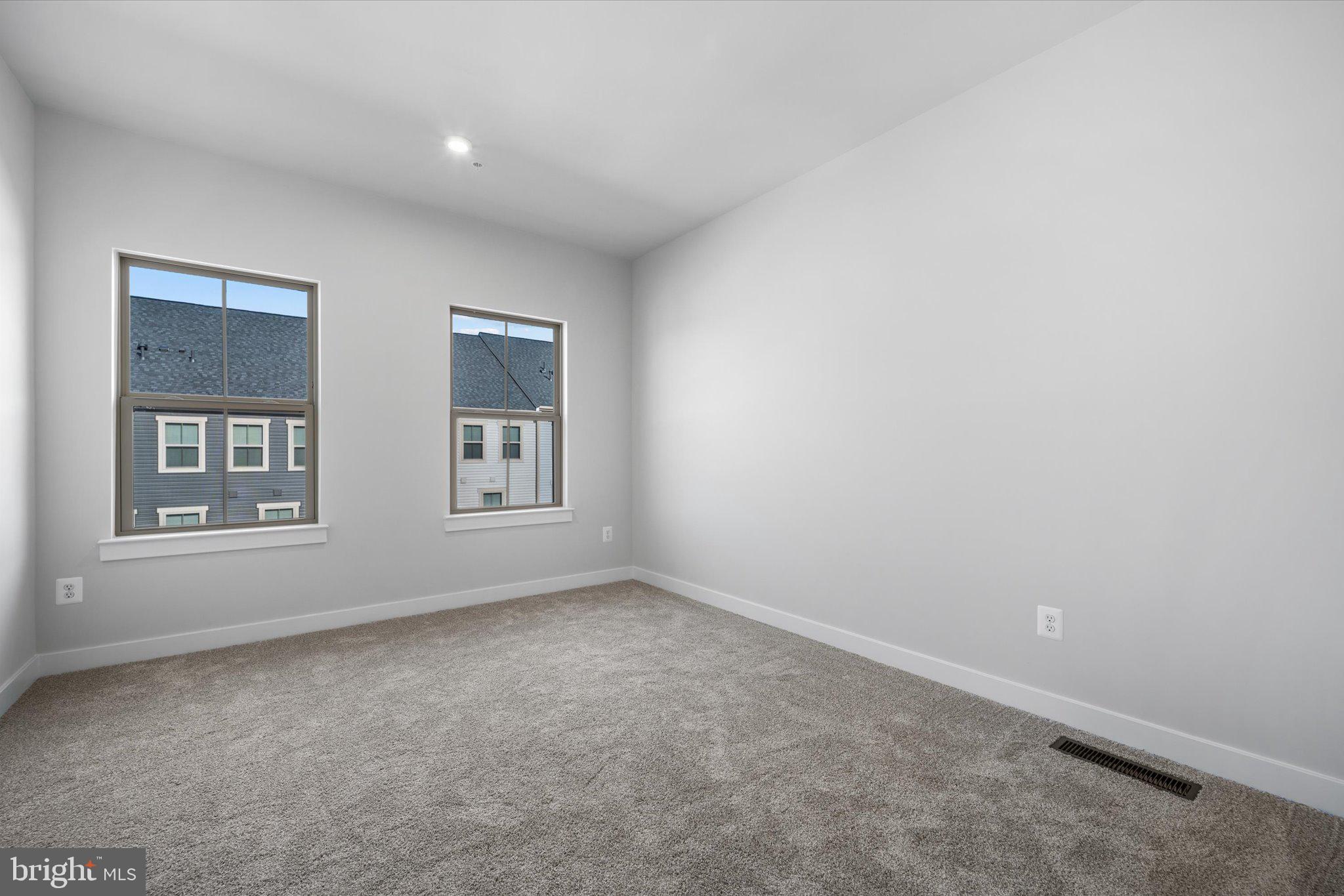 42530 Invergordon Terrace Sterling, VA 20166 - Photo 28 of 39 an empty room with windows and closet