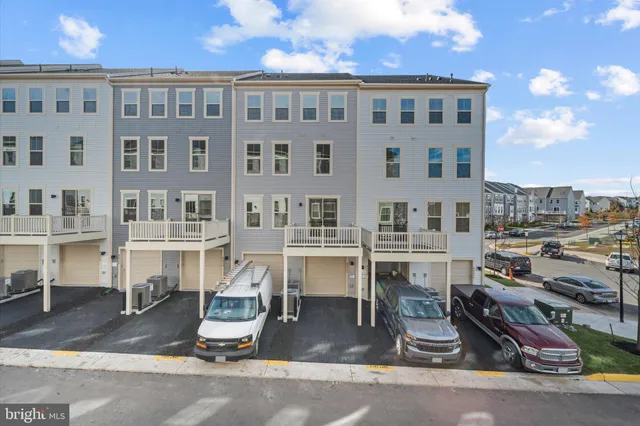 $3,200 | 42530 Invergordon Terrace, Sterling, VA 20166