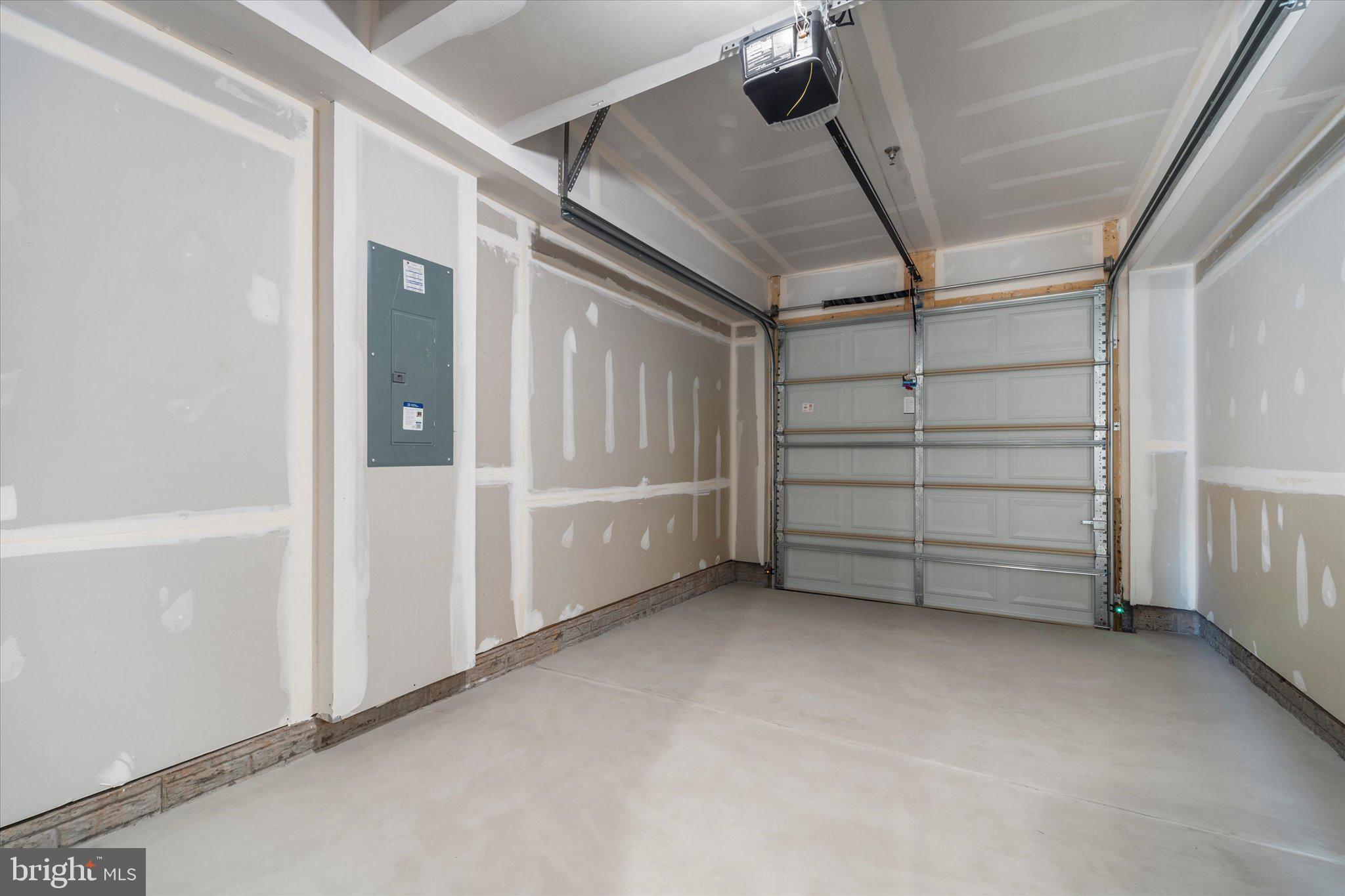 42530 Invergordon Terrace Sterling, VA 20166 - Photo 32 of 39 a view of an empty room and a window