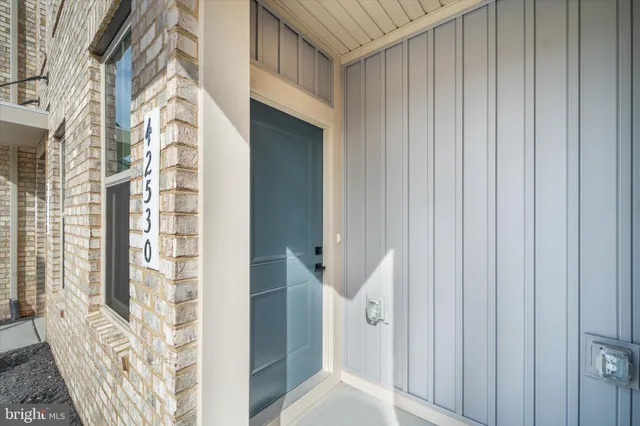 $3,200 | 42530 Invergordon Terrace, Sterling, VA 20166