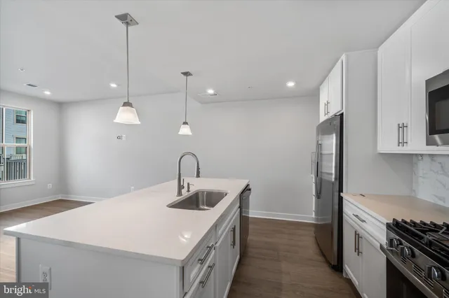 $3,200 | 42530 Invergordon Terrace, Sterling, VA 20166