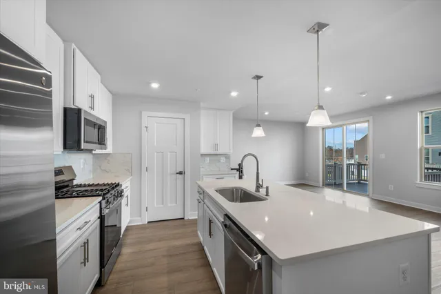 $3,200 | 42530 Invergordon Terrace, Sterling, VA 20166