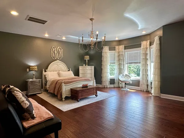 a view of an porch with furniture