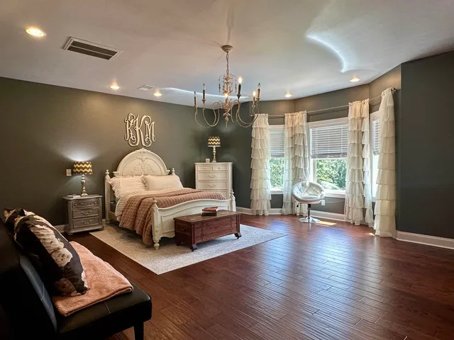 a view of an porch with furniture