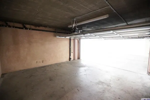 $3,500 | 18245 Burbank Boulevard, Unit 110, Tarzana, CA 91356