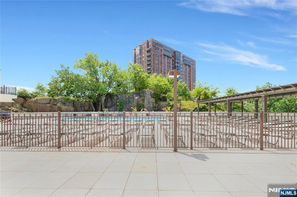 250 Gorge Road, Unit 21E Cliffside Park, NJ 07010 - Photo 39 of 50