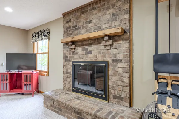 $684,900 | 5535 Egypt Valley Avenue Northeast, Belmont, MI 49306