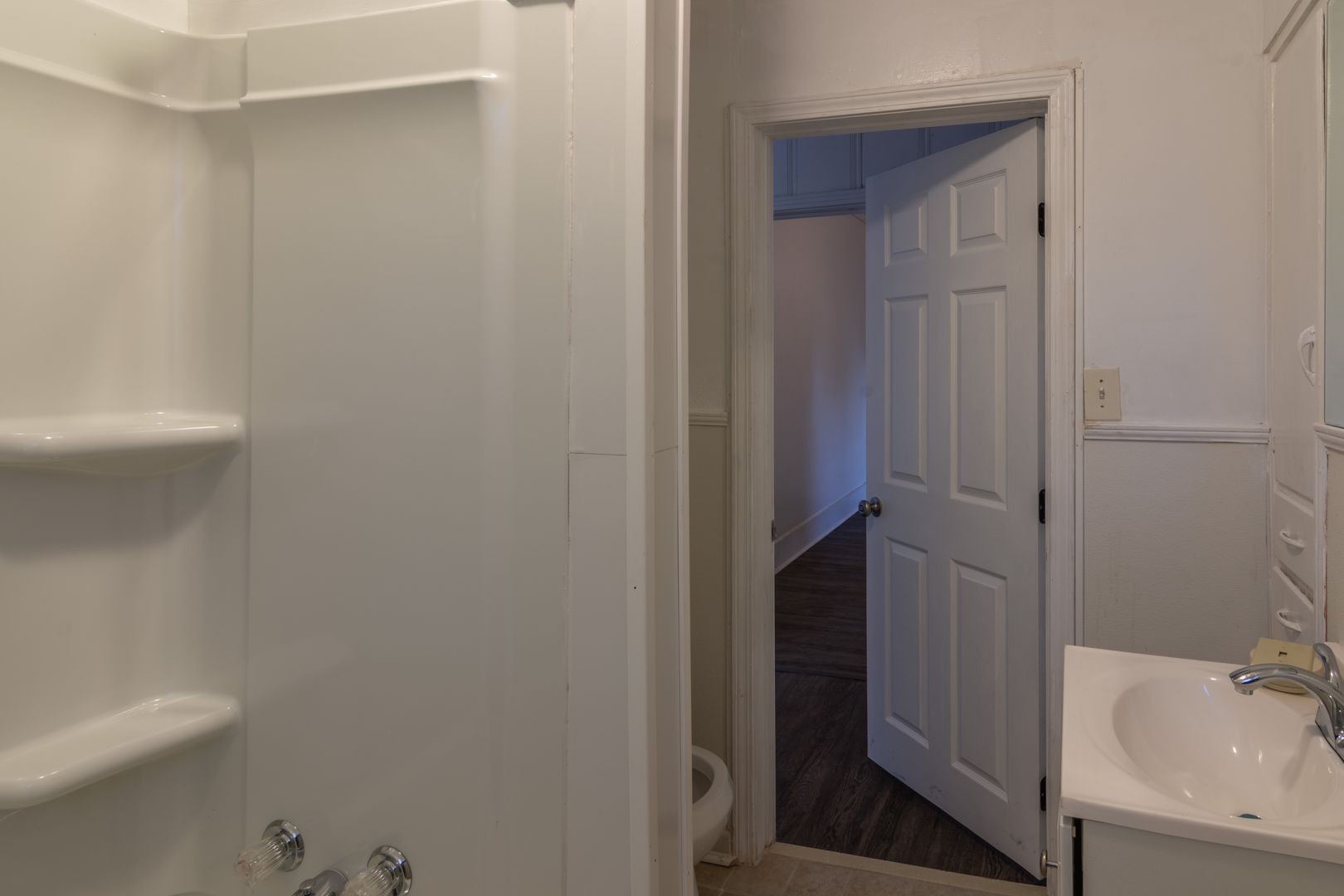 1809 Cairo Bend Road Lebanon, TN 37087 - Photo 16 of 17 a bathroom with a bathtub