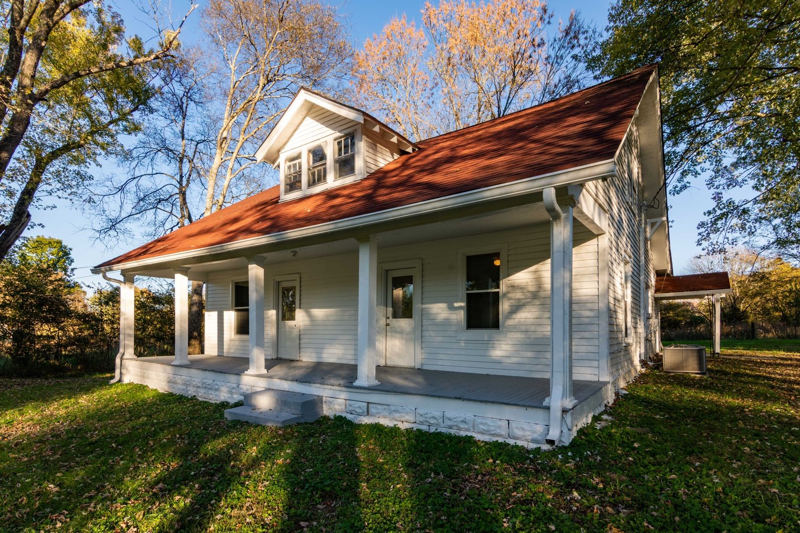1809 Cairo Bend Road Lebanon, TN 37087 - Photo 2 of 17 a front view of a house with garden