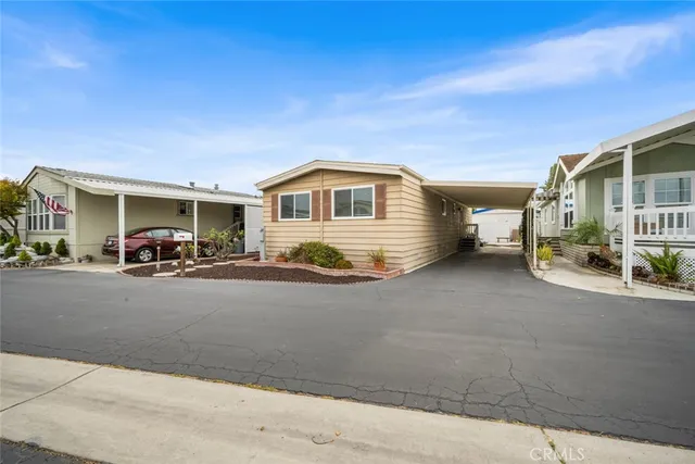 a view of a house with a roof