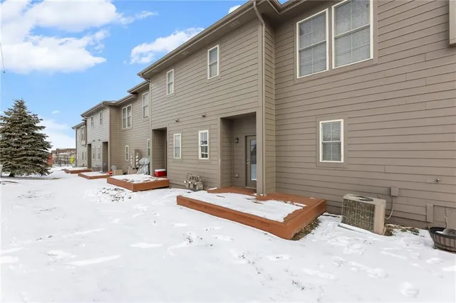 $265,000 | 5245 Overland Drive, Unit B23, Lawrence, KS 66049