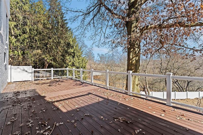 101 Haverford Road Pittsburgh, PA 15238 - Photo 22 of 23 Enormous Trex and glass balconies on every level!