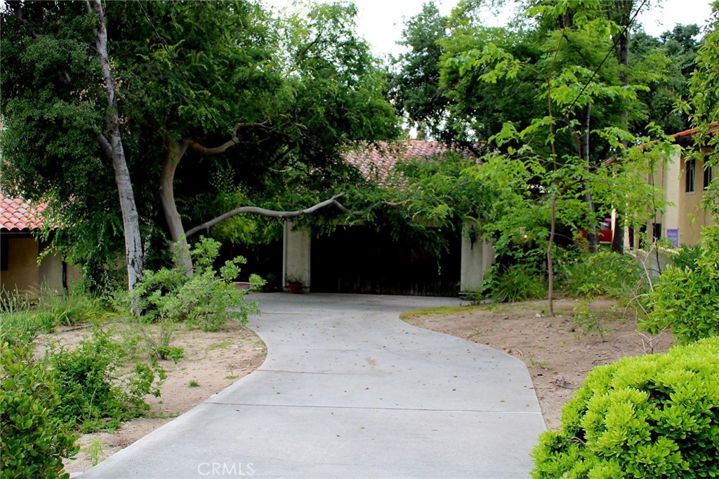 a view of a pathway of a house