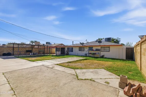 a view of a house with backyard and sitting area