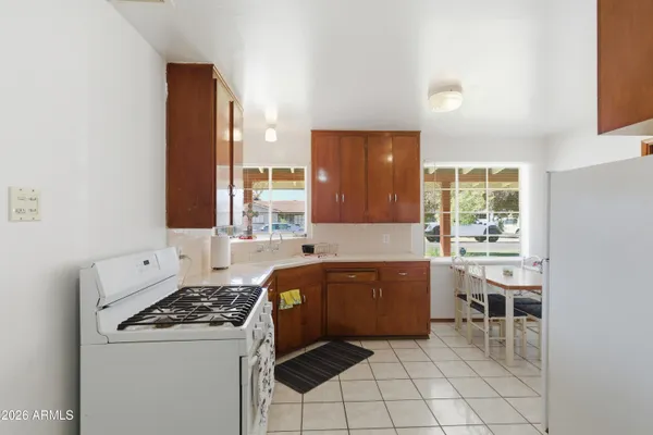 a view of a livingroom with workspace