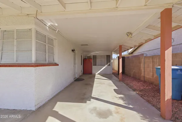 a view of a house with backyard and trees