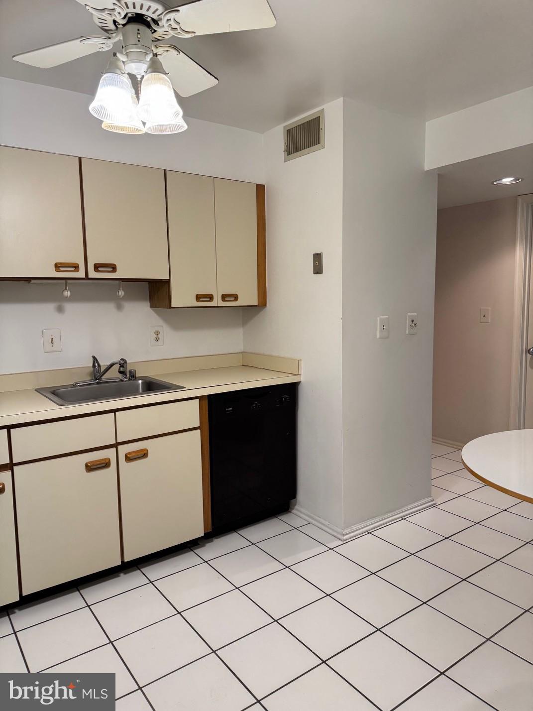 2901 Fallstaff Road, Unit 404 Baltimore, MD 21209 - Photo 7 of 16