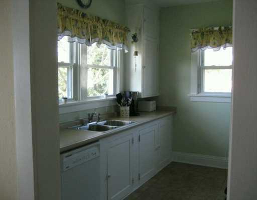 9643 Hilliard Road Pittsburgh, PA 15237 - Photo 4 of 8 Kitchen.