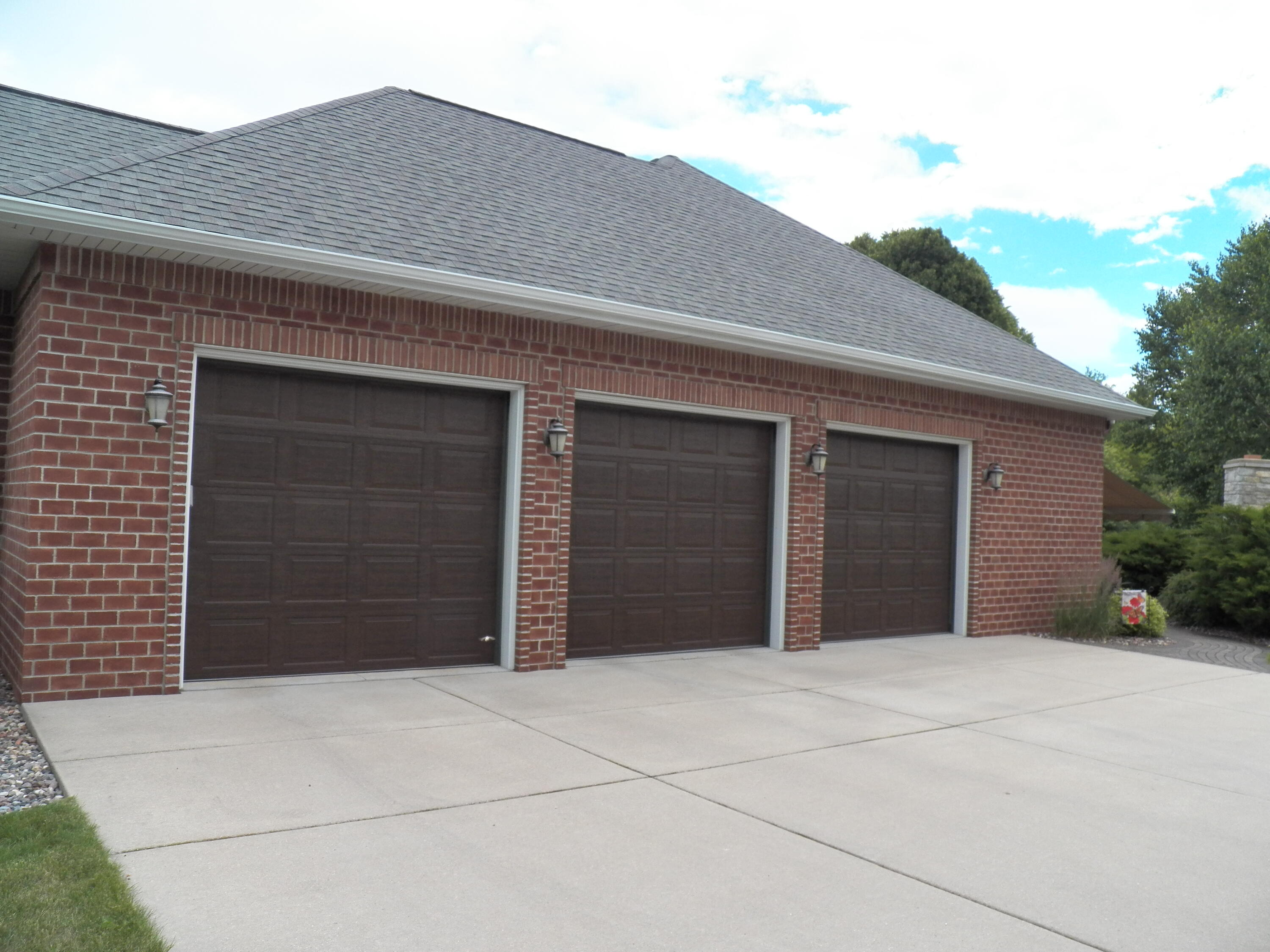 11105 Meadow Ridge Road Whitelaw, WI 54247 - Photo 80 of 126 Garage View Exterior