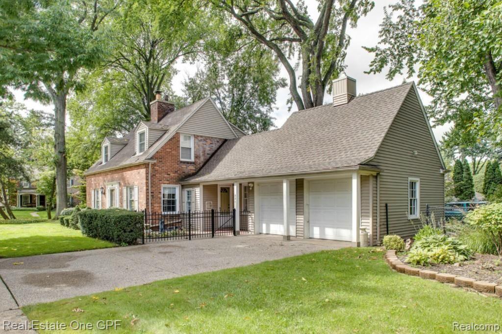 321 Ridge Road Grosse Pointe, MI 48236 - Photo 2 of 25 2 321 Ridge Rd Grosse Pointe MI-large-027-321 Ridge Rd27FULL-1500x1000-72dpi.jpg