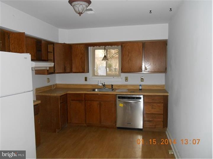 115 Eaton Drive Wayne, PA 19087 - Photo 6 of 18 Kitchen