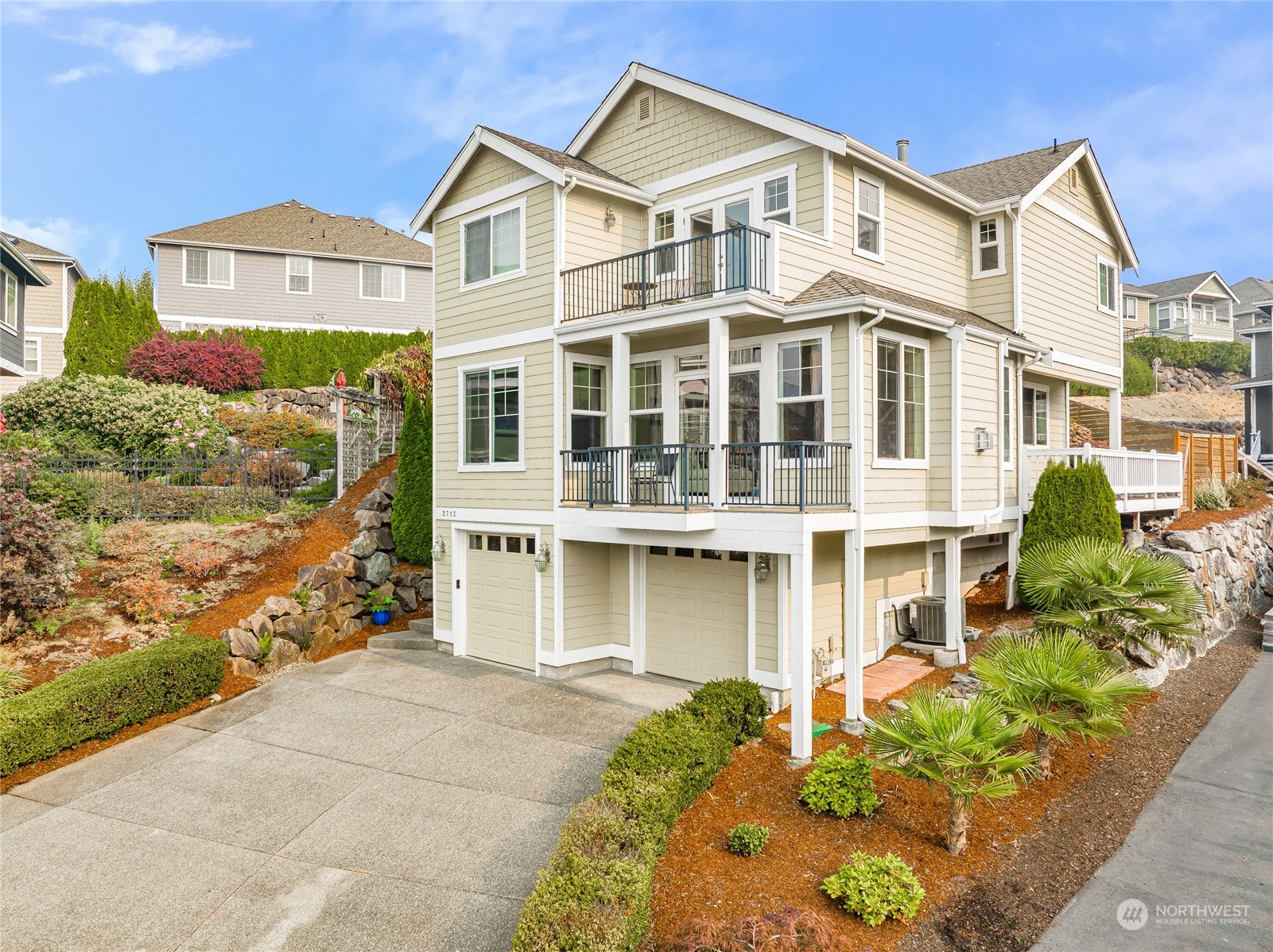 2712 Williams Avenue North Renton, WA 98056 - Photo 2 of 36 a front view of a house with a yard