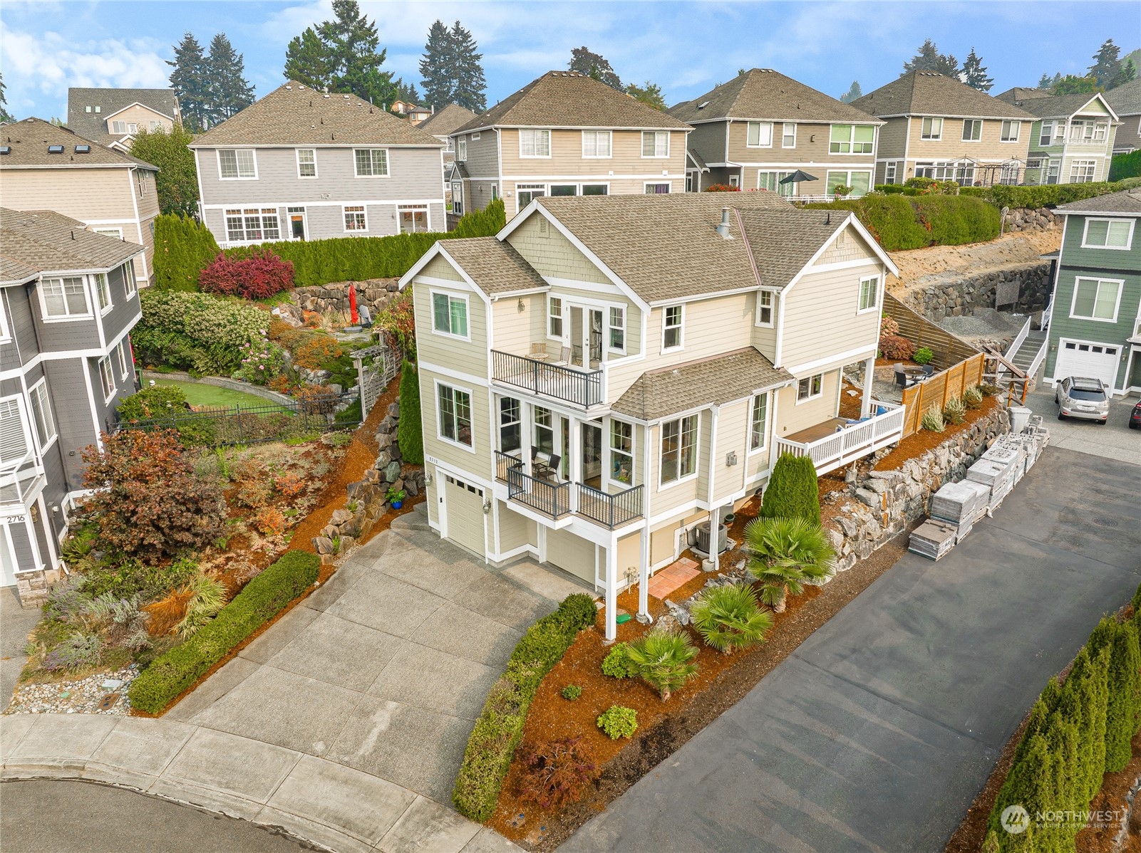 2712 Williams Avenue North Renton, WA 98056 - Photo 35 of 36 a front view of a house with a garden