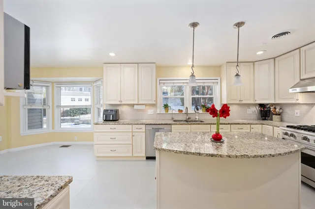 $885,000 | 13953 Oleander Court, Woodbridge, VA 22193