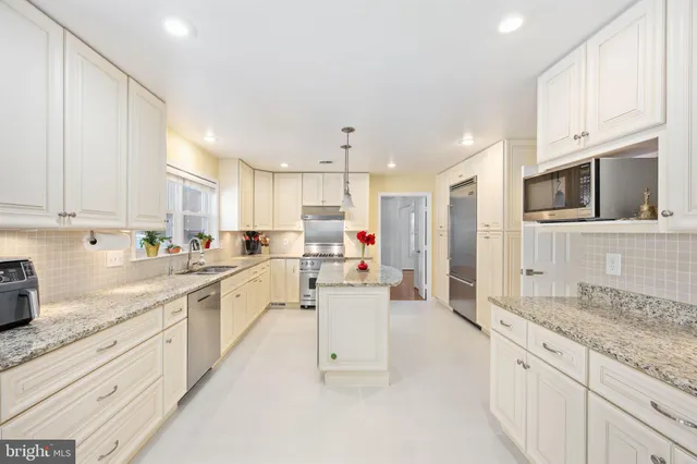 $885,000 | 13953 Oleander Court, Woodbridge, VA 22193