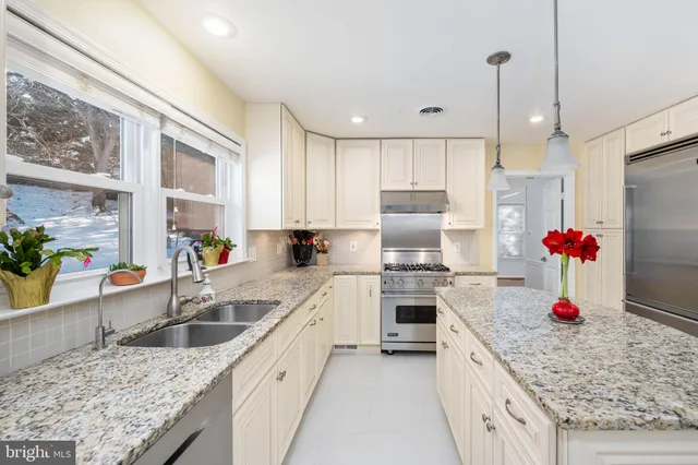 $885,000 | 13953 Oleander Court, Woodbridge, VA 22193