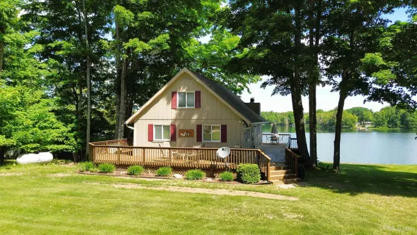 $389,000 | 6996 West Smith Lake Road, Manistique, MI 49854