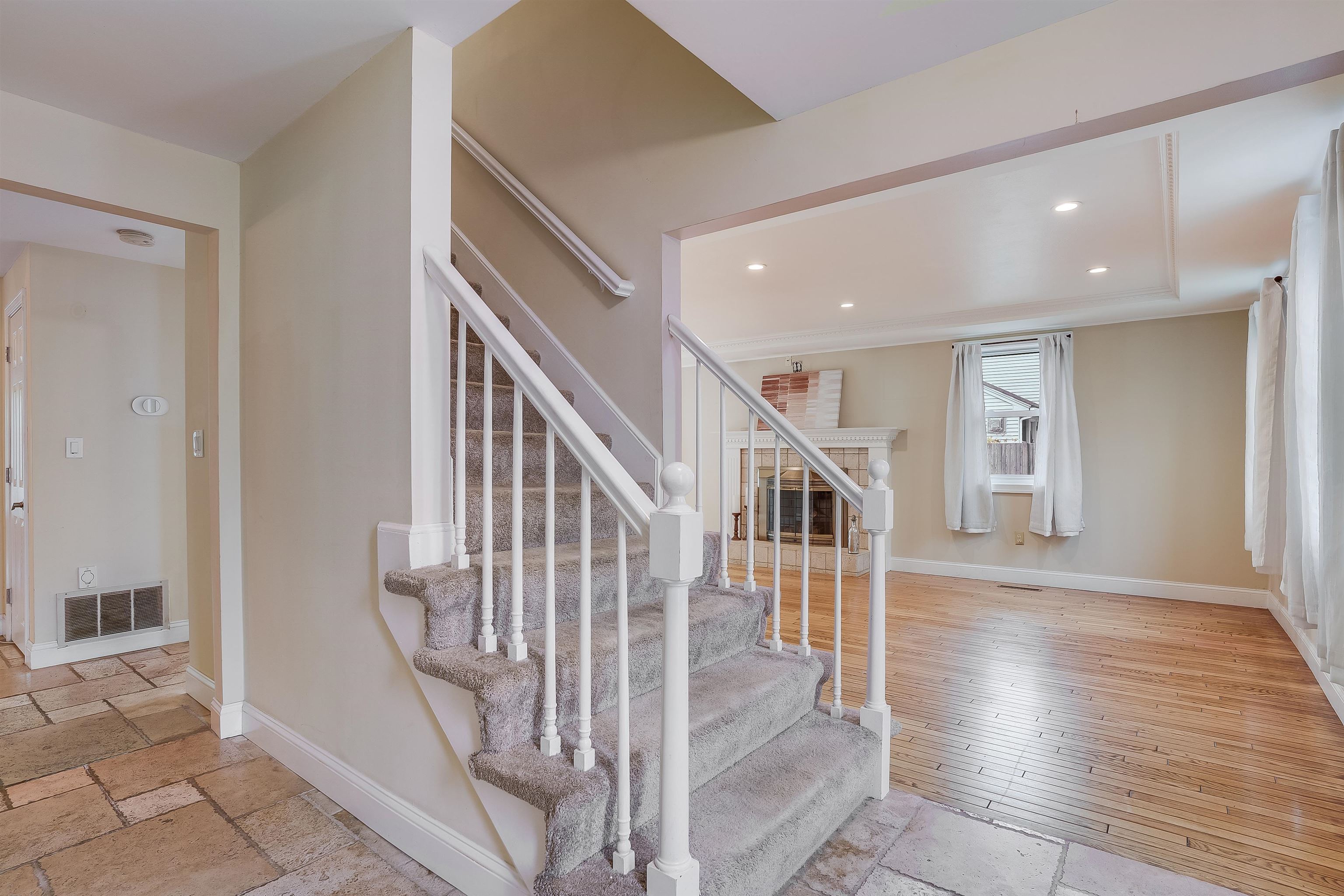 759 Cohas Avenue Manchester, NH 03109 - Photo 7 of 60