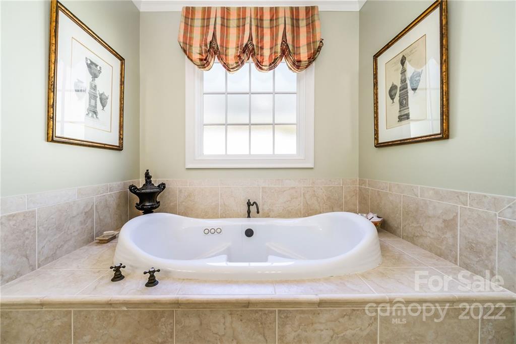 2226 Vernon Drive Charlotte, NC 28211 - Photo 20 of 44