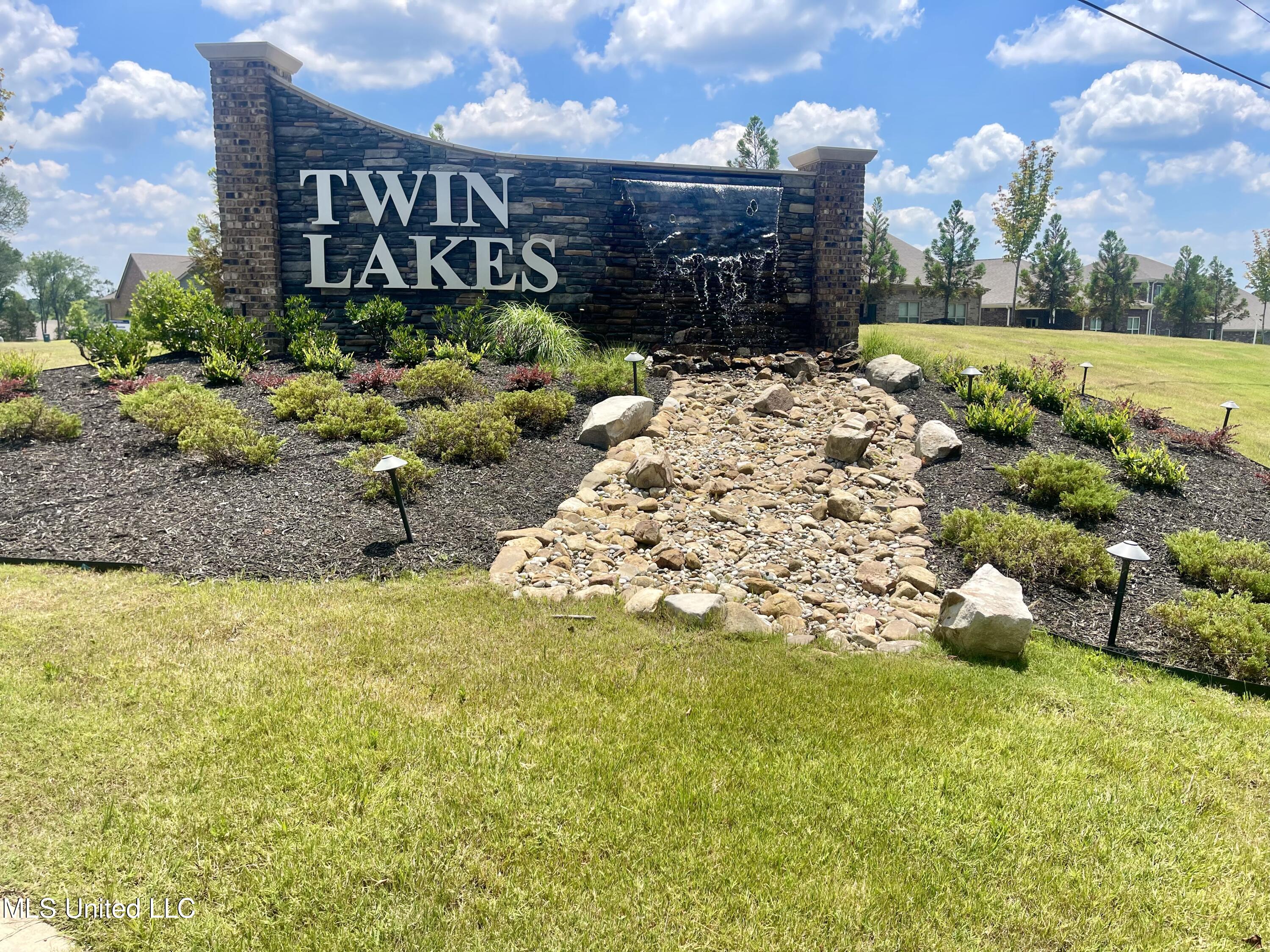 32 Pickwick Place Byhalia, MS 38611 - Photo 3 of 24 Enterance