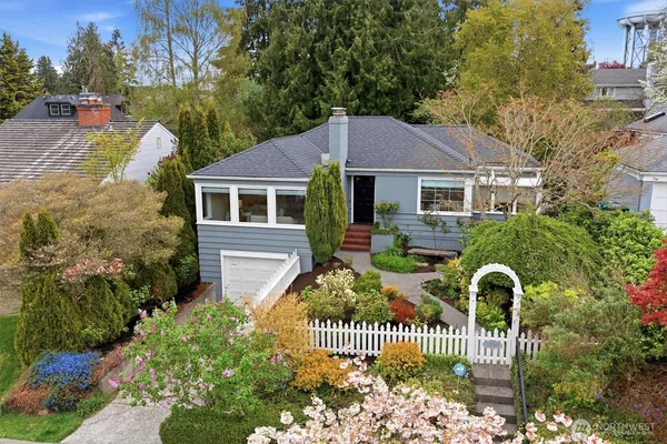$1,399,995 | 3240 West Viewmont Way West, Seattle, WA 98199