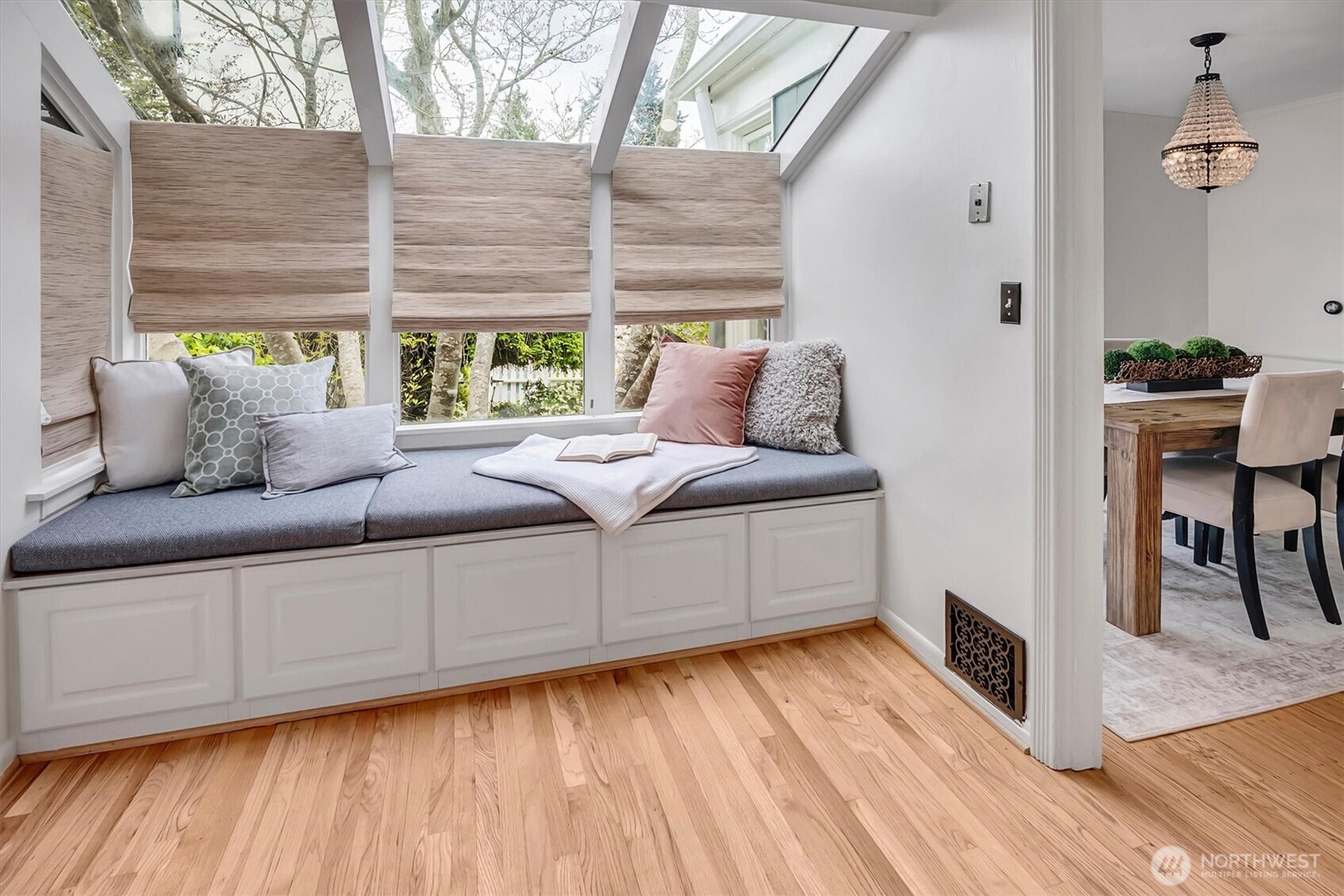 3240 West Viewmont Way West Seattle, WA 98199 - Photo 11 of 37