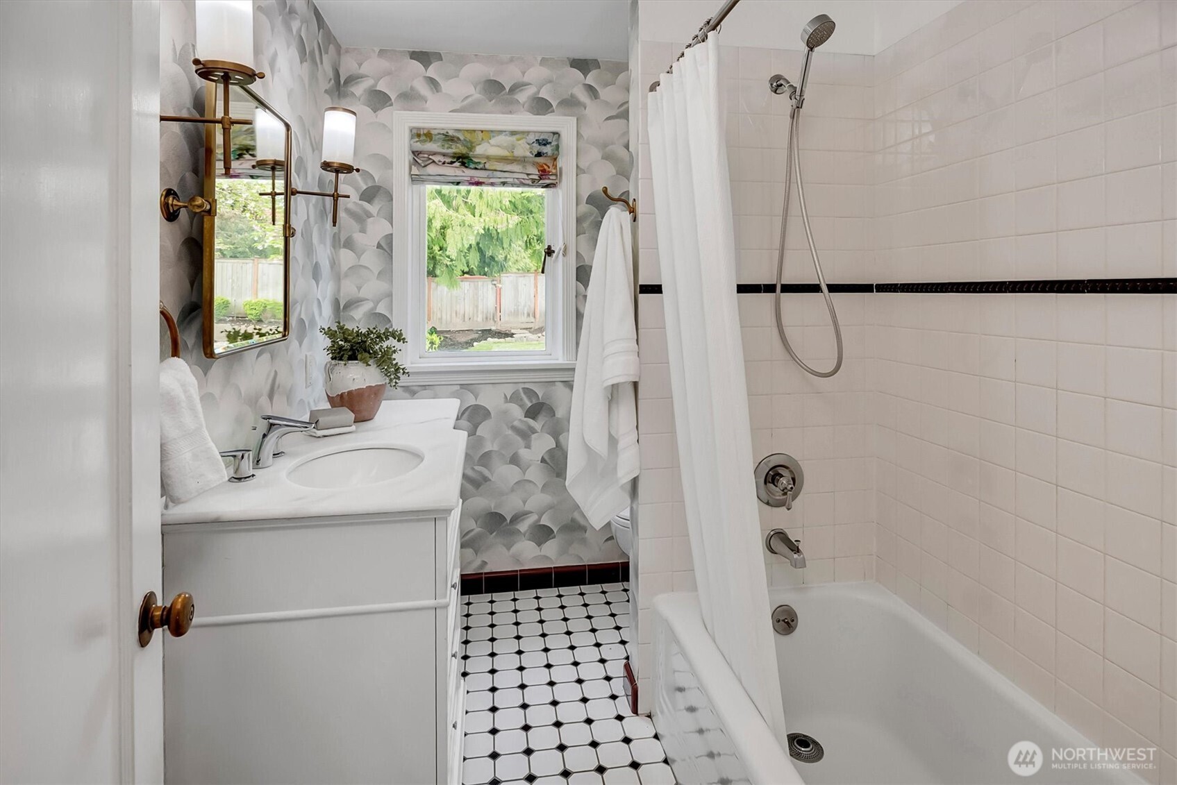 3240 West Viewmont Way West Seattle, WA 98199 - Photo 20 of 37