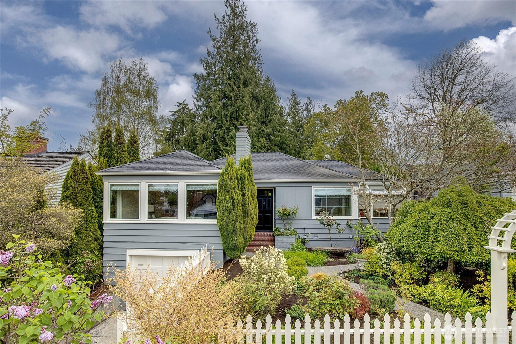 3240 West Viewmont Way West Seattle, WA 98199 - Photo 2 of 37