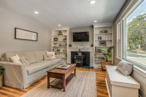 52 Murray Hill Road Malden, MA 02148 - Photo 5 of 30 Gallery Image 5