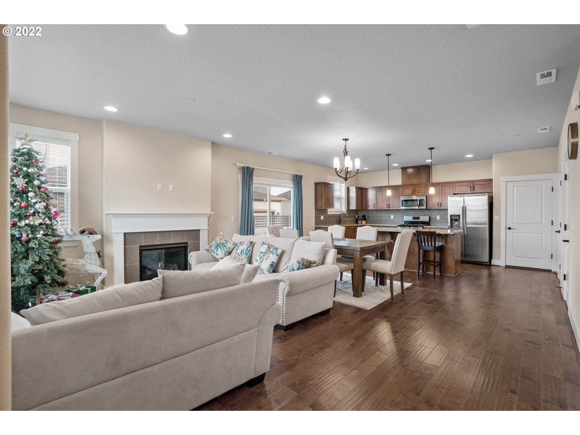 28542 Southwest Geneva Loop Wilsonville, OR 97070 - Photo 4 of 30 Gallery Image 4