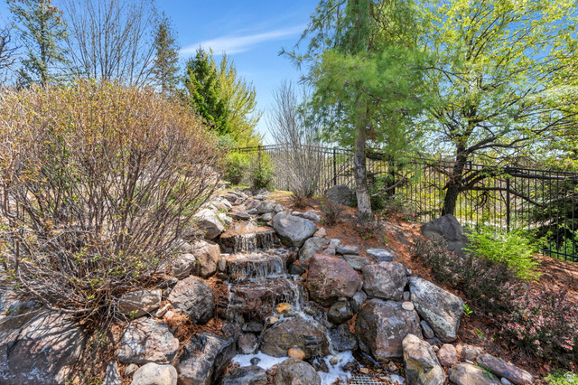 811 South High Ridge Drive Alpine, UT 84004 - Photo 72 of 98 View of yard