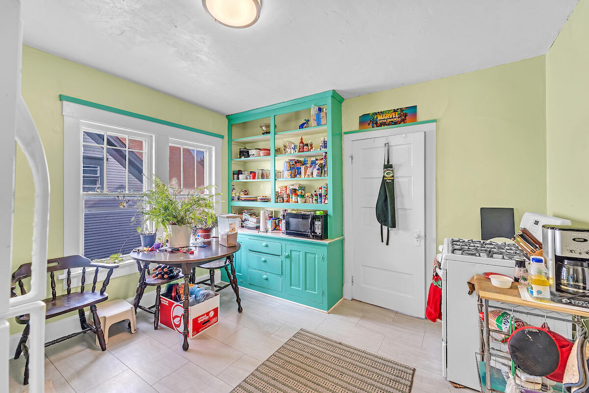 1718 Flett Avenue Racine, WI 53405 - Photo 12 of 20 Upper Kitchen