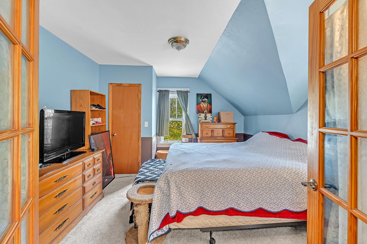 1718 Flett Avenue Racine, WI 53405 - Photo 15 of 20 Upper Bedroom