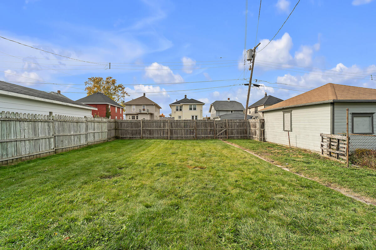 1718 Flett Avenue Racine, WI 53405 - Photo 20 of 20 Back yard