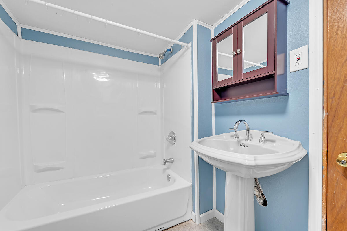 1718 Flett Avenue Racine, WI 53405 - Photo 7 of 20 Lower Bathroom