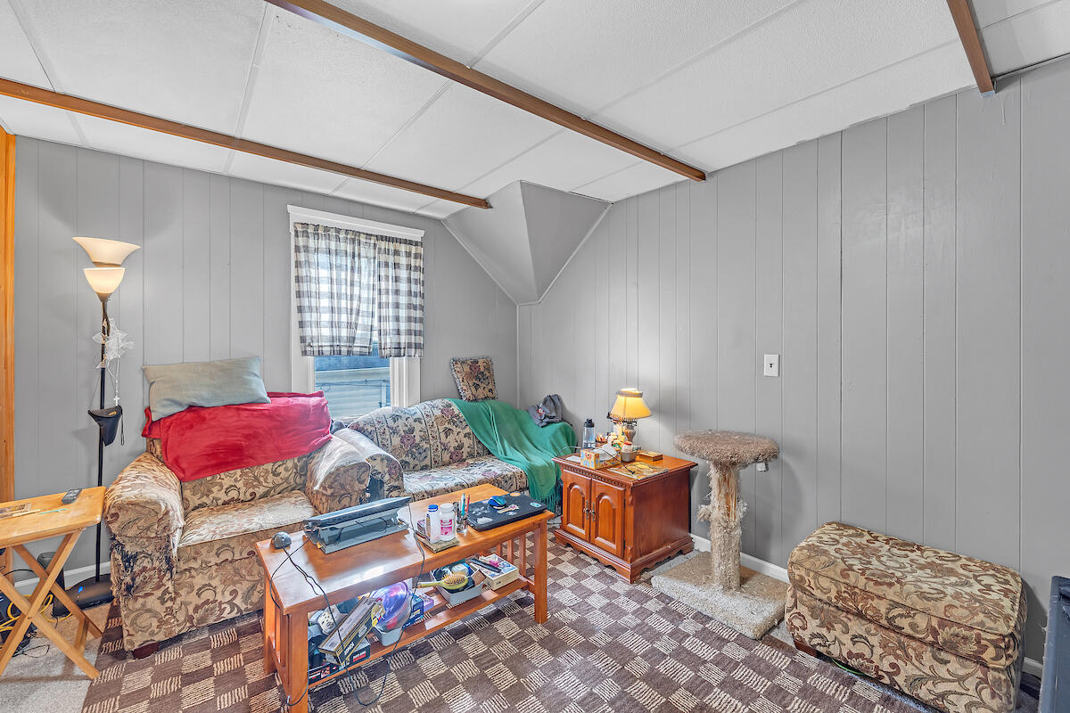 1718 Flett Avenue Racine, WI 53405 - Photo 10 of 20 Upper Living Room