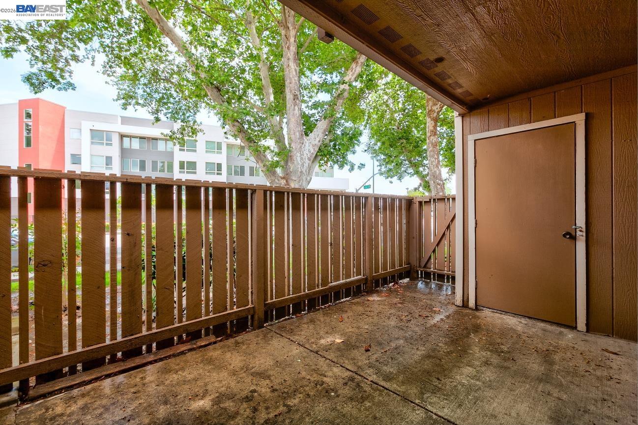 9005 Alcosta Boulevard, Unit 199 San Ramon, CA 94583 - Photo 50 of 57 a view of a porch with wooden fence